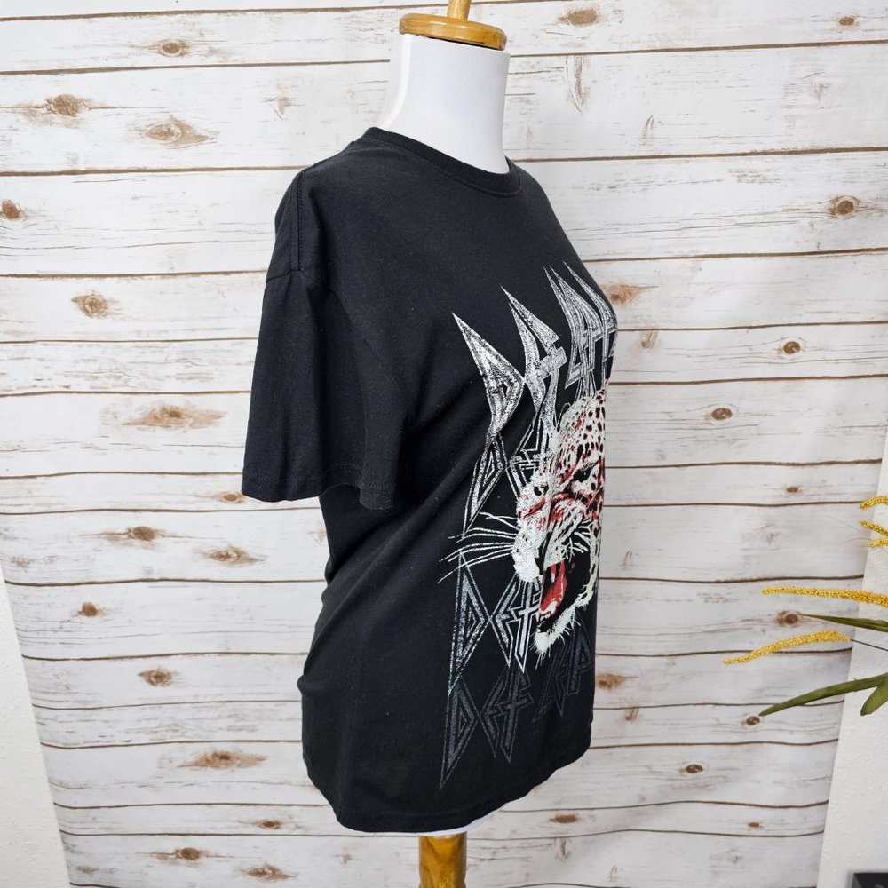 Def Leppard Womens Size S Rock Band Graphic Tee Logo Leopard Black Short Sleeve - Picture 6 of 9